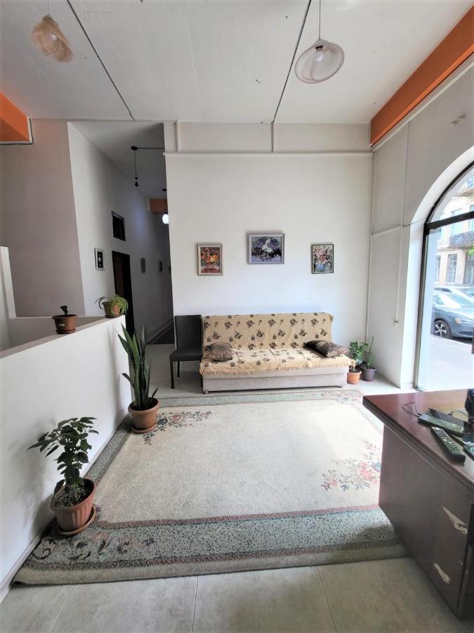 Hostel Near The Square ティビリシ エクステリア 写真