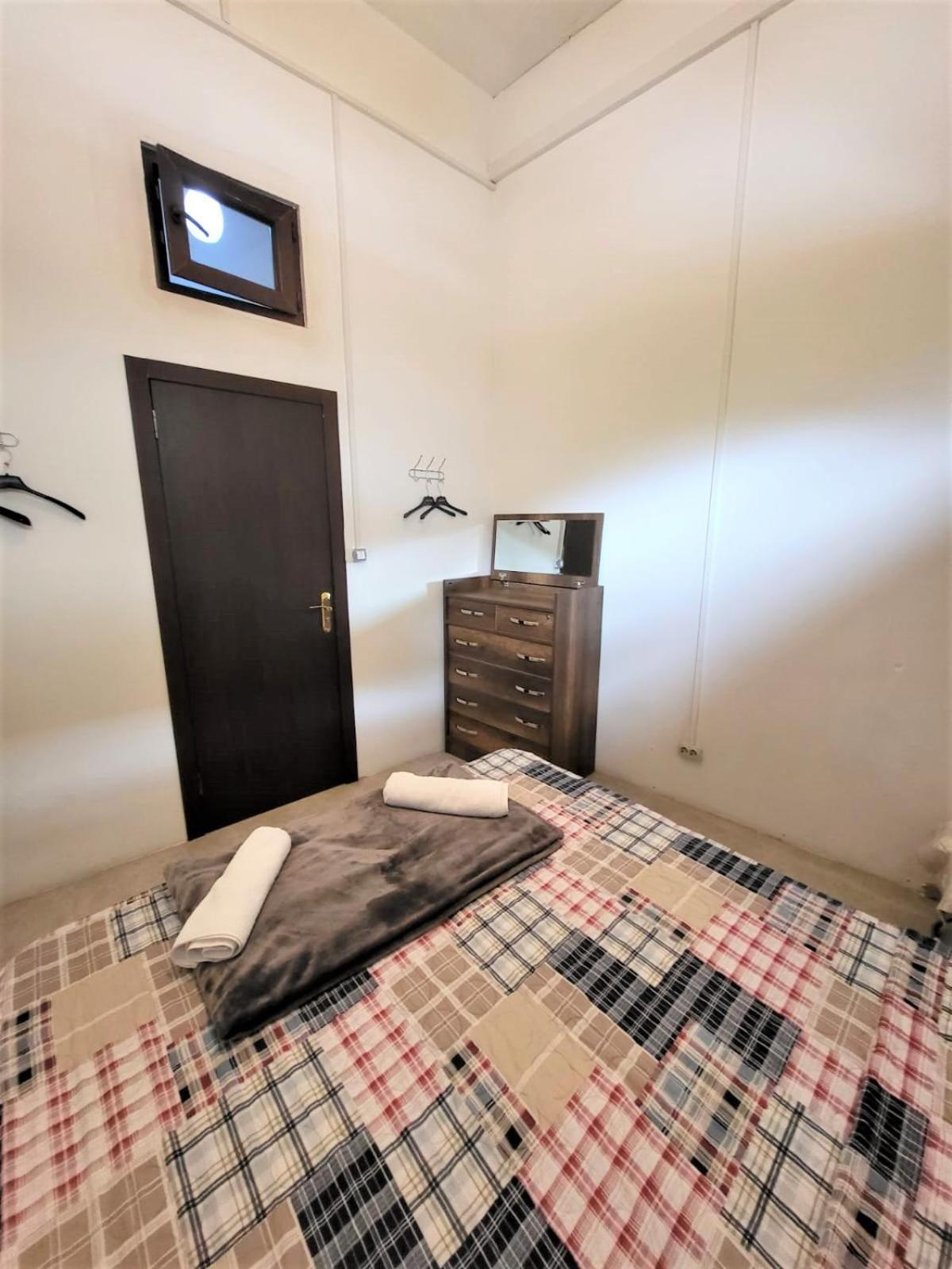 Hostel Near The Square ティビリシ エクステリア 写真