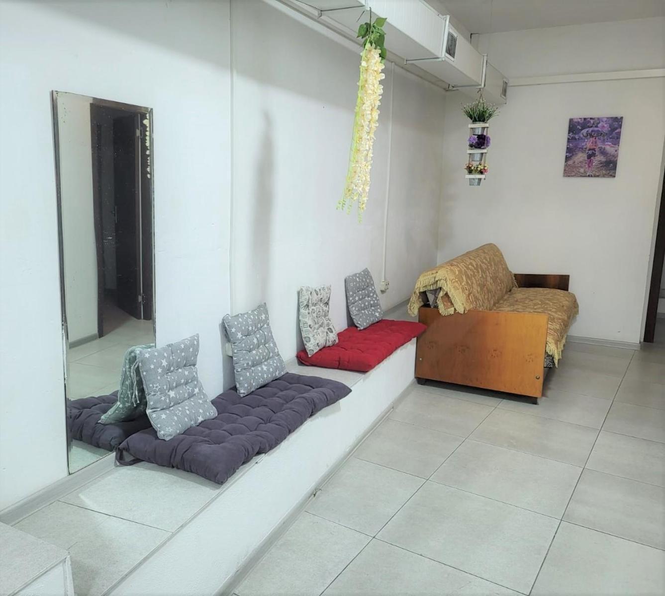 Hostel Near The Square ティビリシ エクステリア 写真