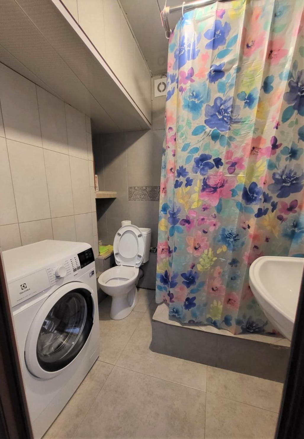 Hostel Near The Square ティビリシ エクステリア 写真