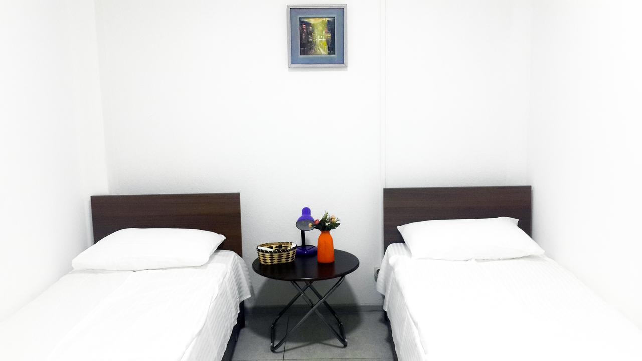 Hostel Near The Square ティビリシ エクステリア 写真