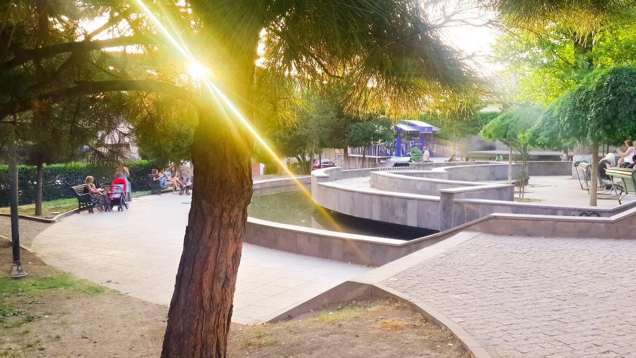 Hostel Near The Square ティビリシ エクステリア 写真