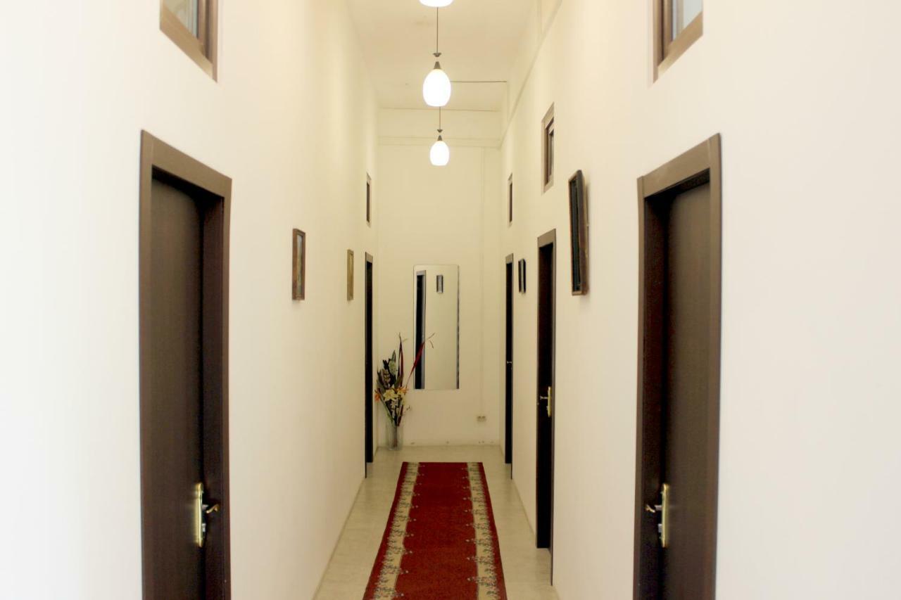 Hostel Near The Square ティビリシ エクステリア 写真