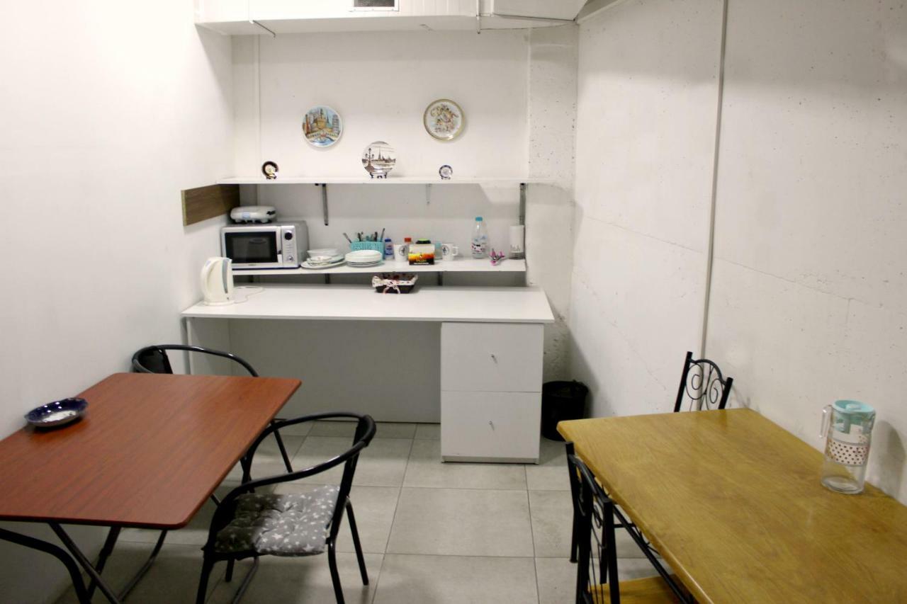 Hostel Near The Square ティビリシ エクステリア 写真